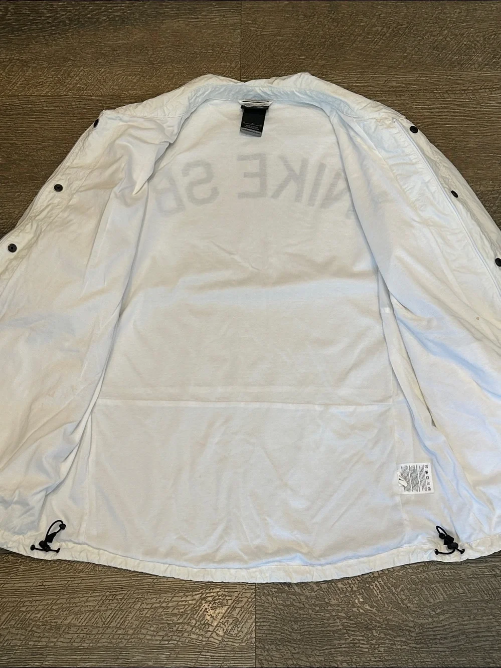 Nike SB White Coach Windbreaker Jacket with Drawstring Hem & Full Lining Size M